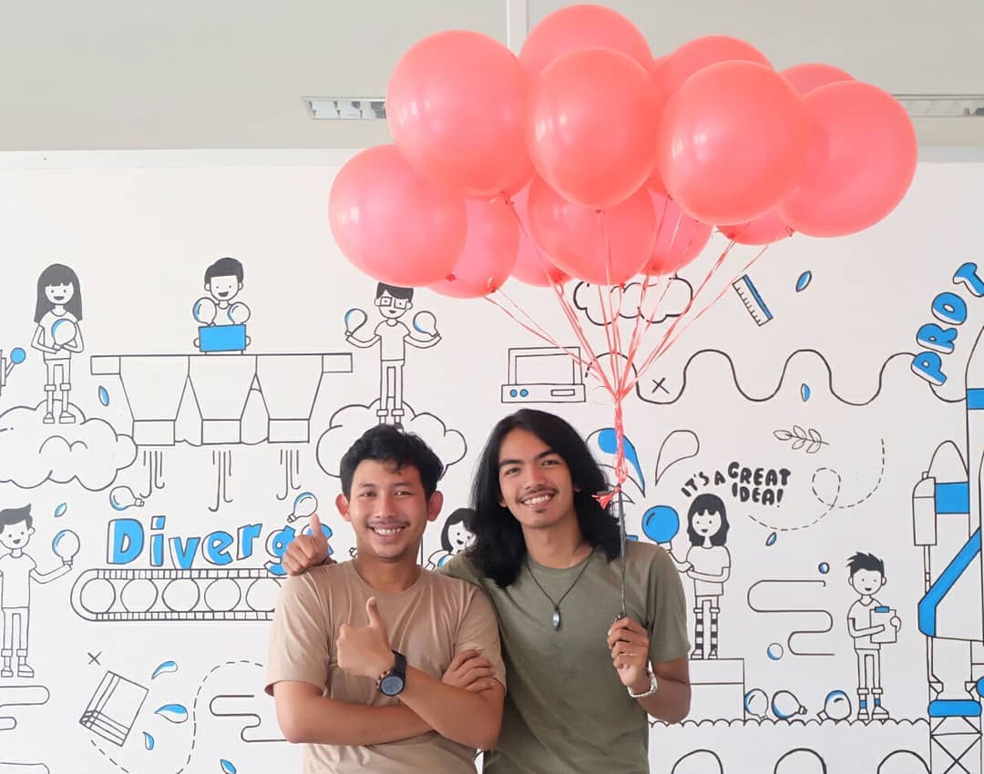 Ngalup menawarkan keramahan kepada setiap tamu yang datang